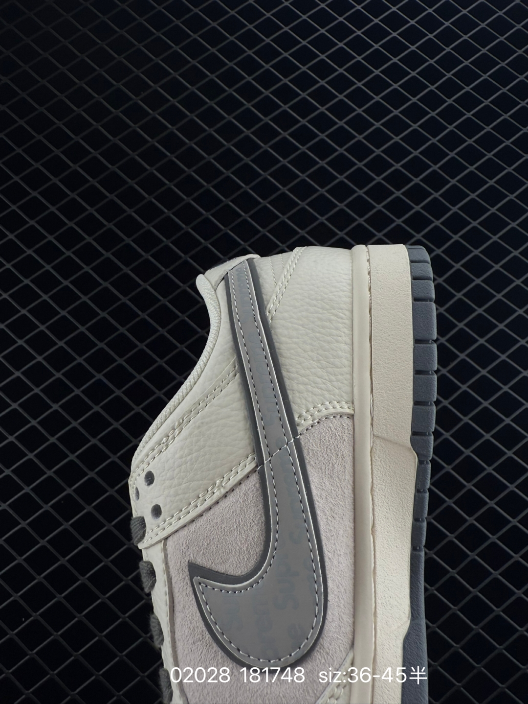 $31.99 NIKE DUNK SB LOW LV X4389 gallery