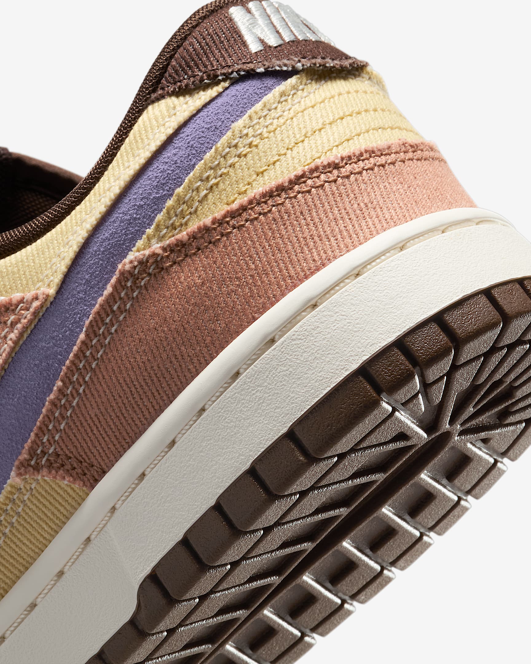 $31.99 Nike Dunk Low Retro SE X4132 gallery