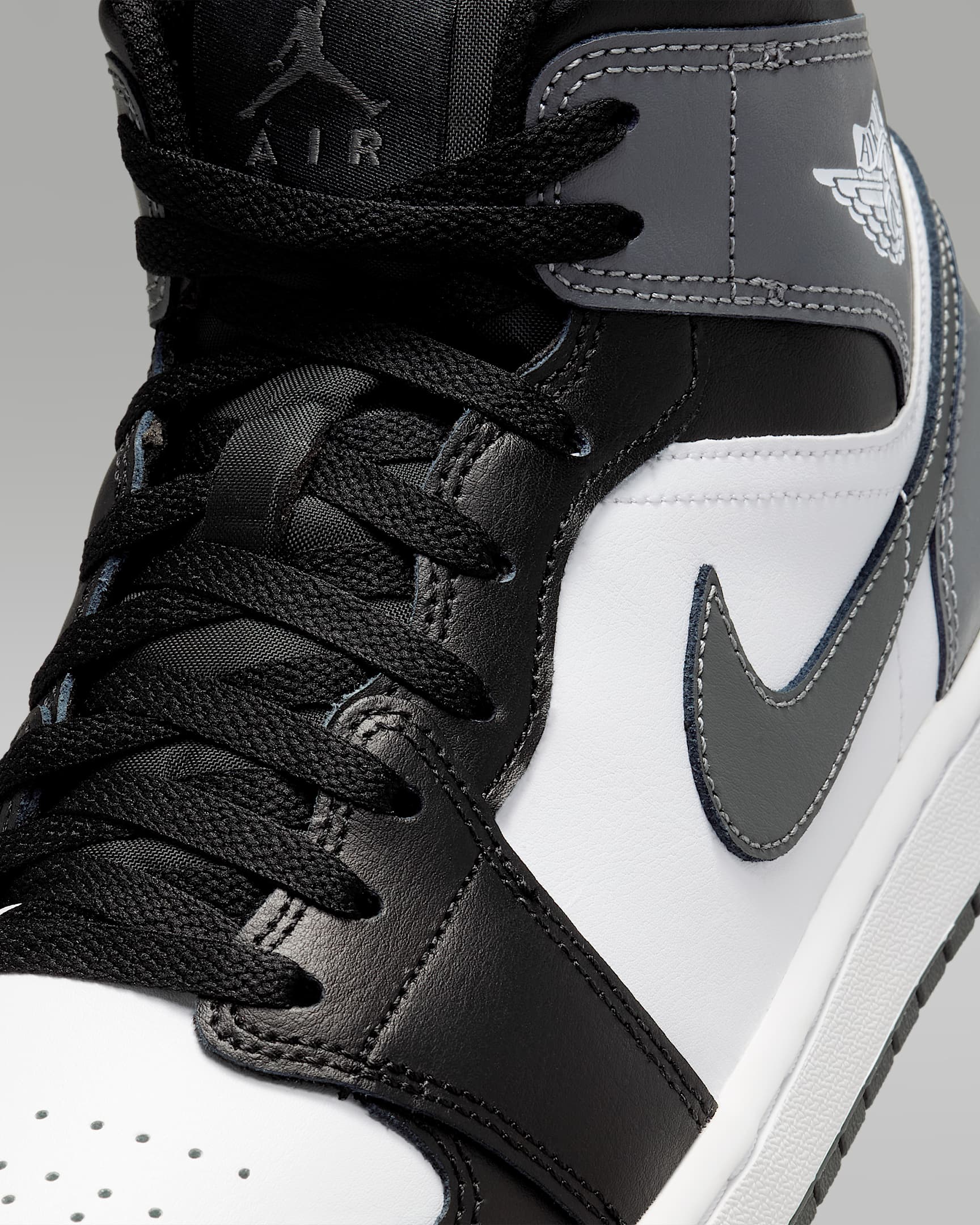 $31.99Air Jordan 1 Mid grey X4170 gallery
