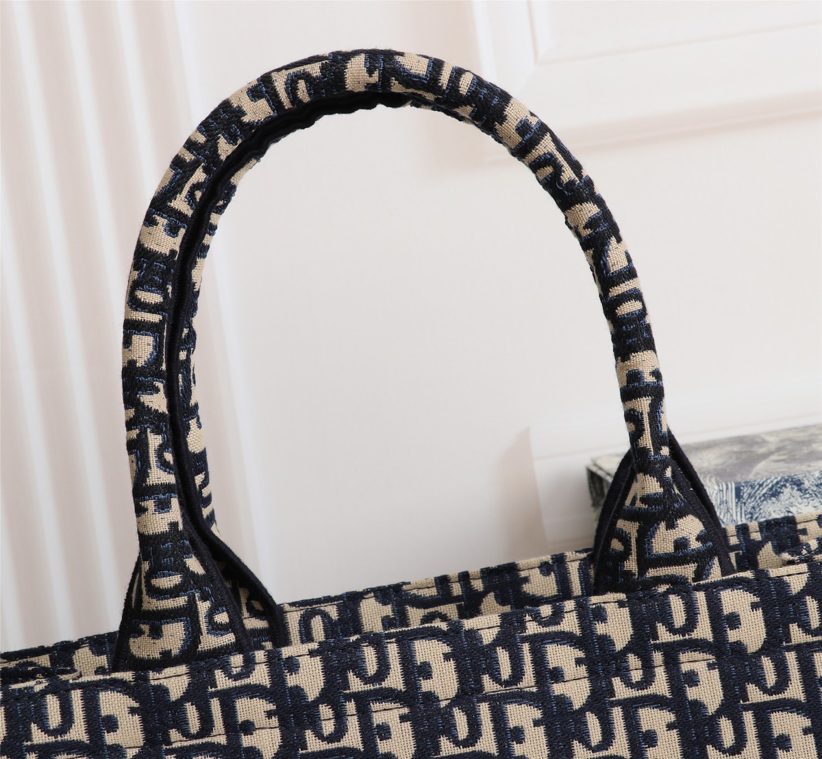 $32.99 DIOR  7654 X2295 gallery