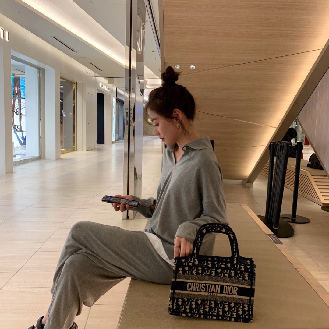 $32.99 DIOR  7654 X2295 gallery