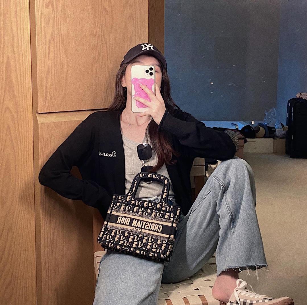 $32.99 DIOR  7654 X2295 gallery