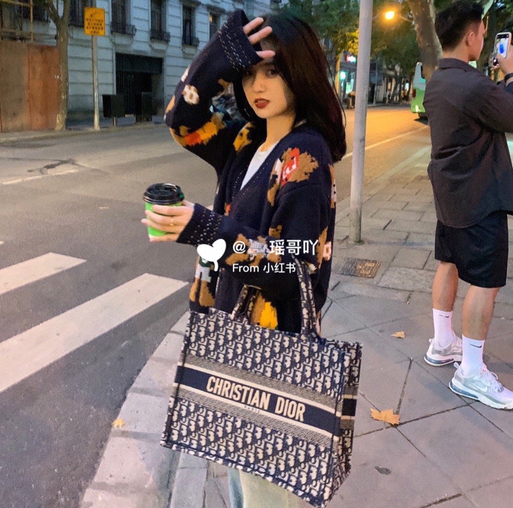 $32.99 DIOR  7654 X2295 gallery