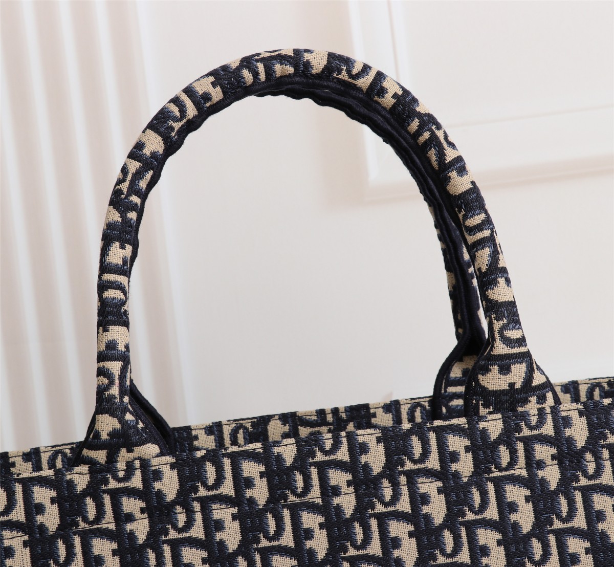 $32.99 DIOR  7654 X2295 gallery