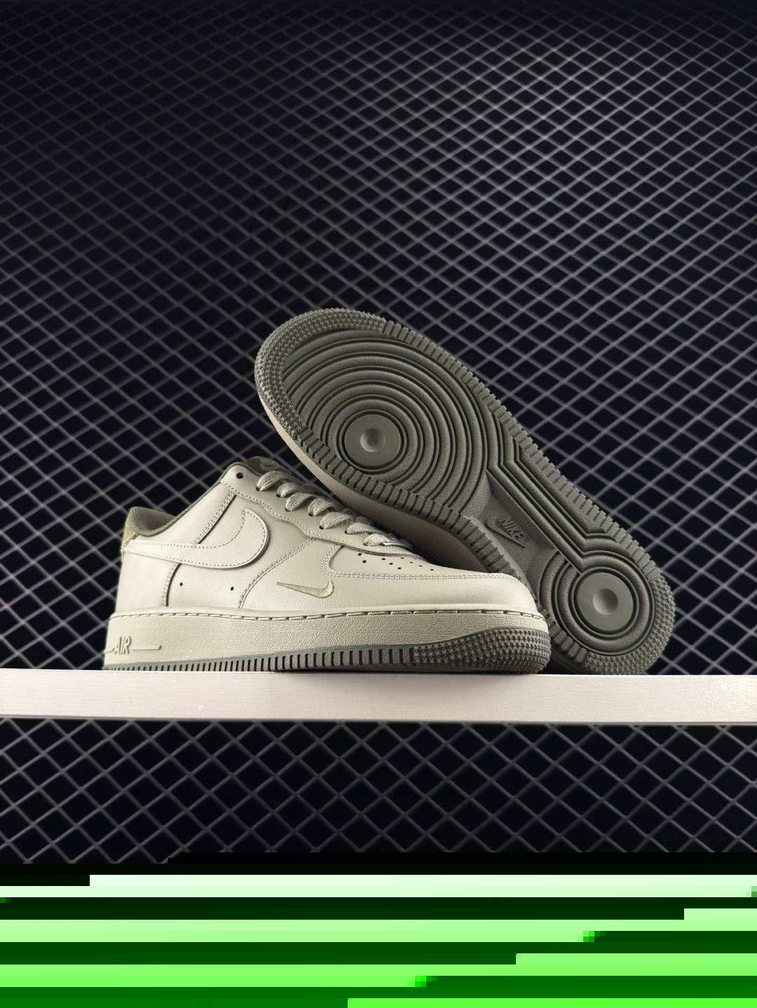 $32.99Nike Air Force 1 '07 X4289 gallery