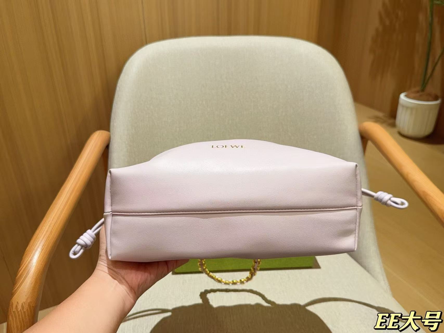 $34.99 LOEWE X5891 gallery
