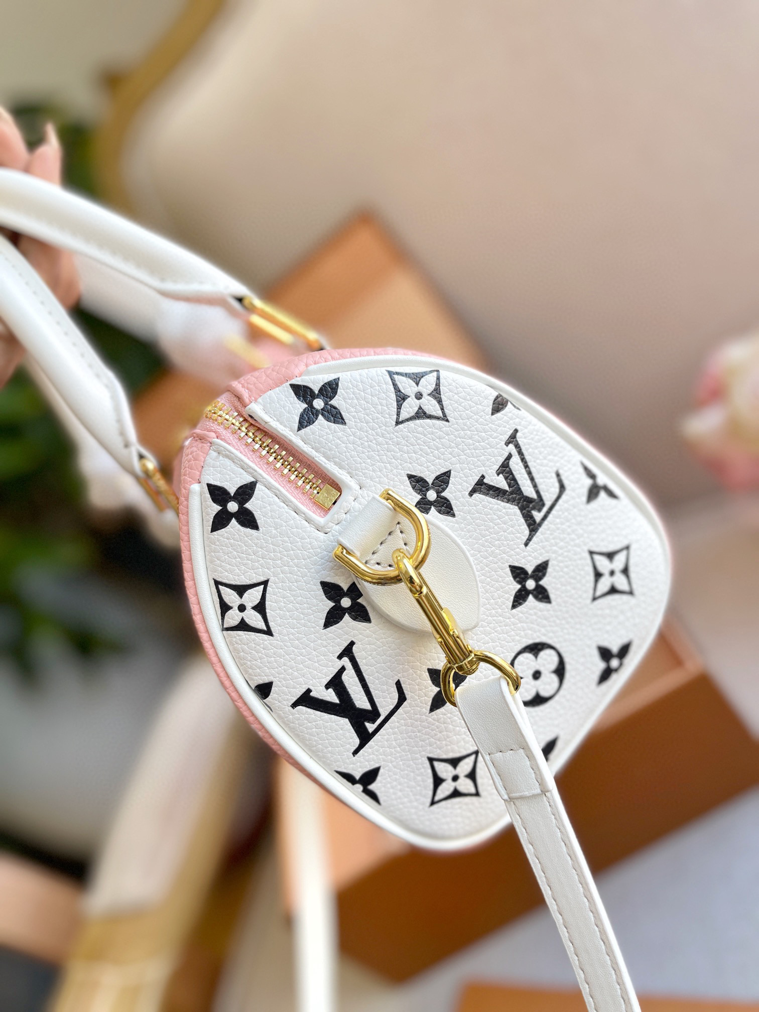 $34.99--Louis Vuitton X6060 gallery
