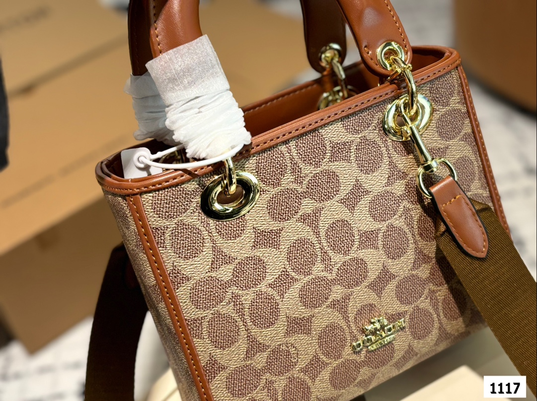 $35.99-COACH-X51550 gallery