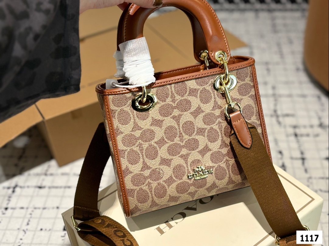 $35.99-COACH-X51550 gallery