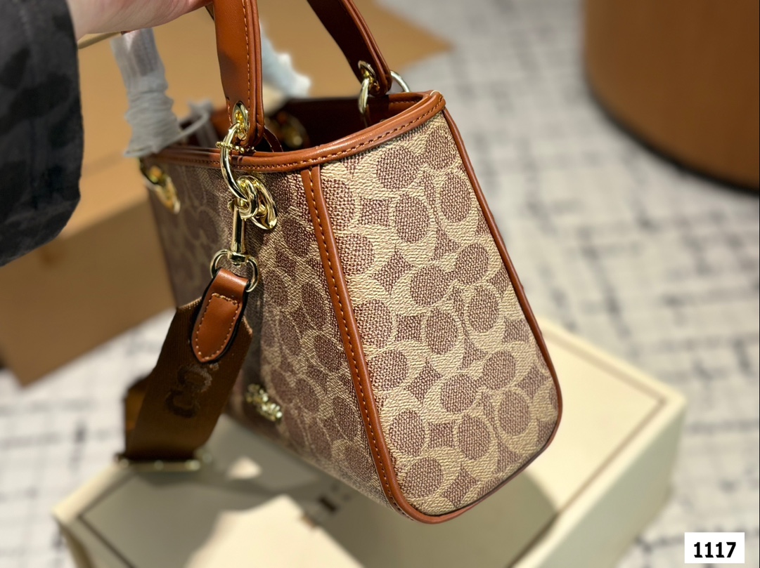 $35.99-COACH-X51550 gallery