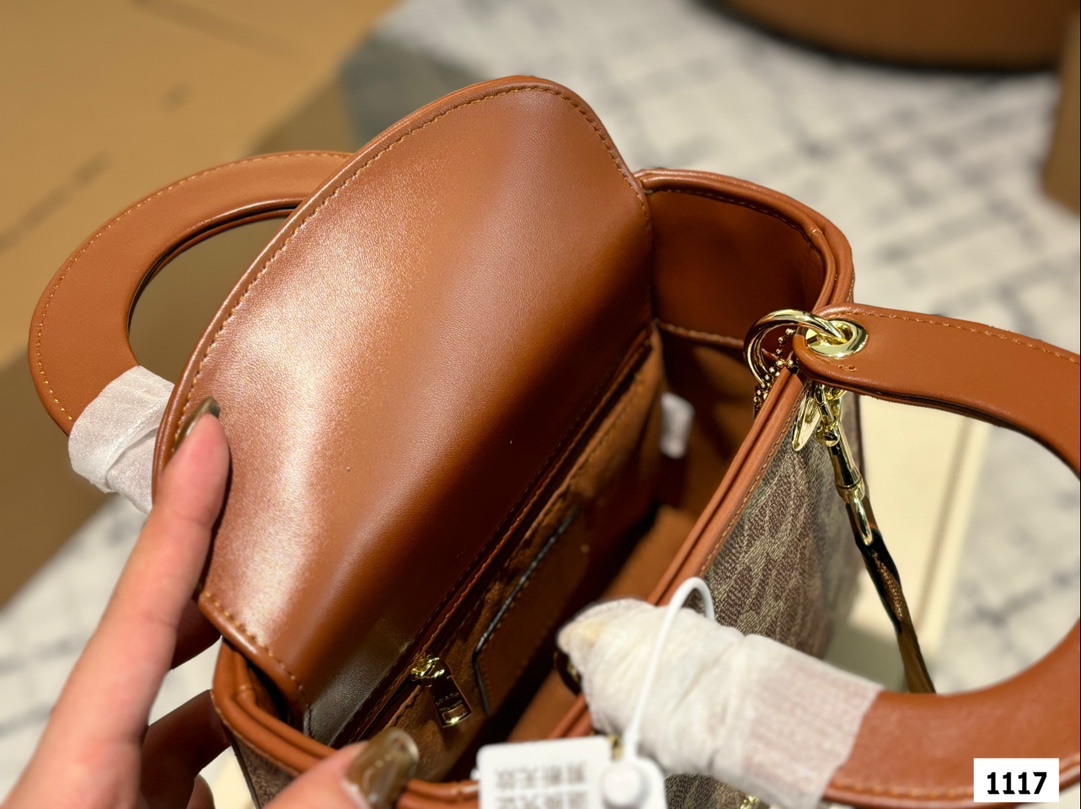 $35.99-COACH-X51550 gallery