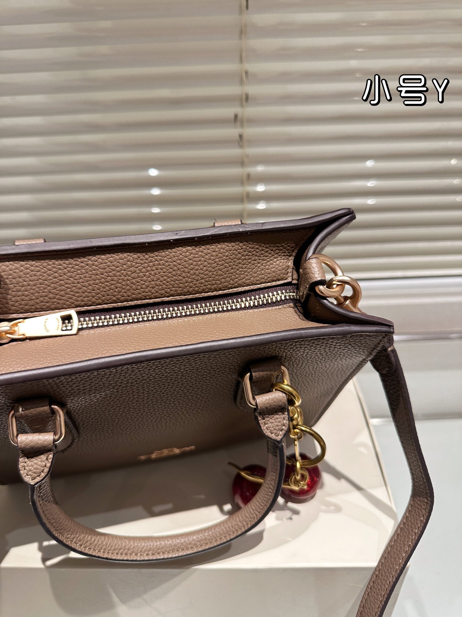 $35.99-COACH-X5774 gallery
