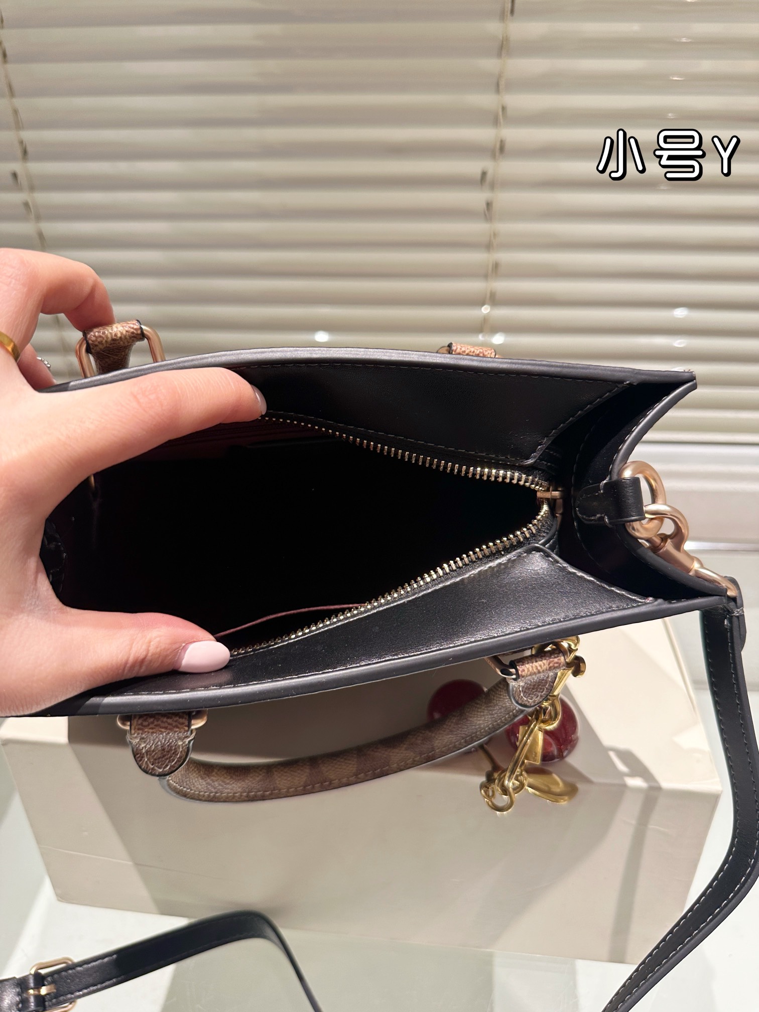 $35.99-COACH-X5774 gallery