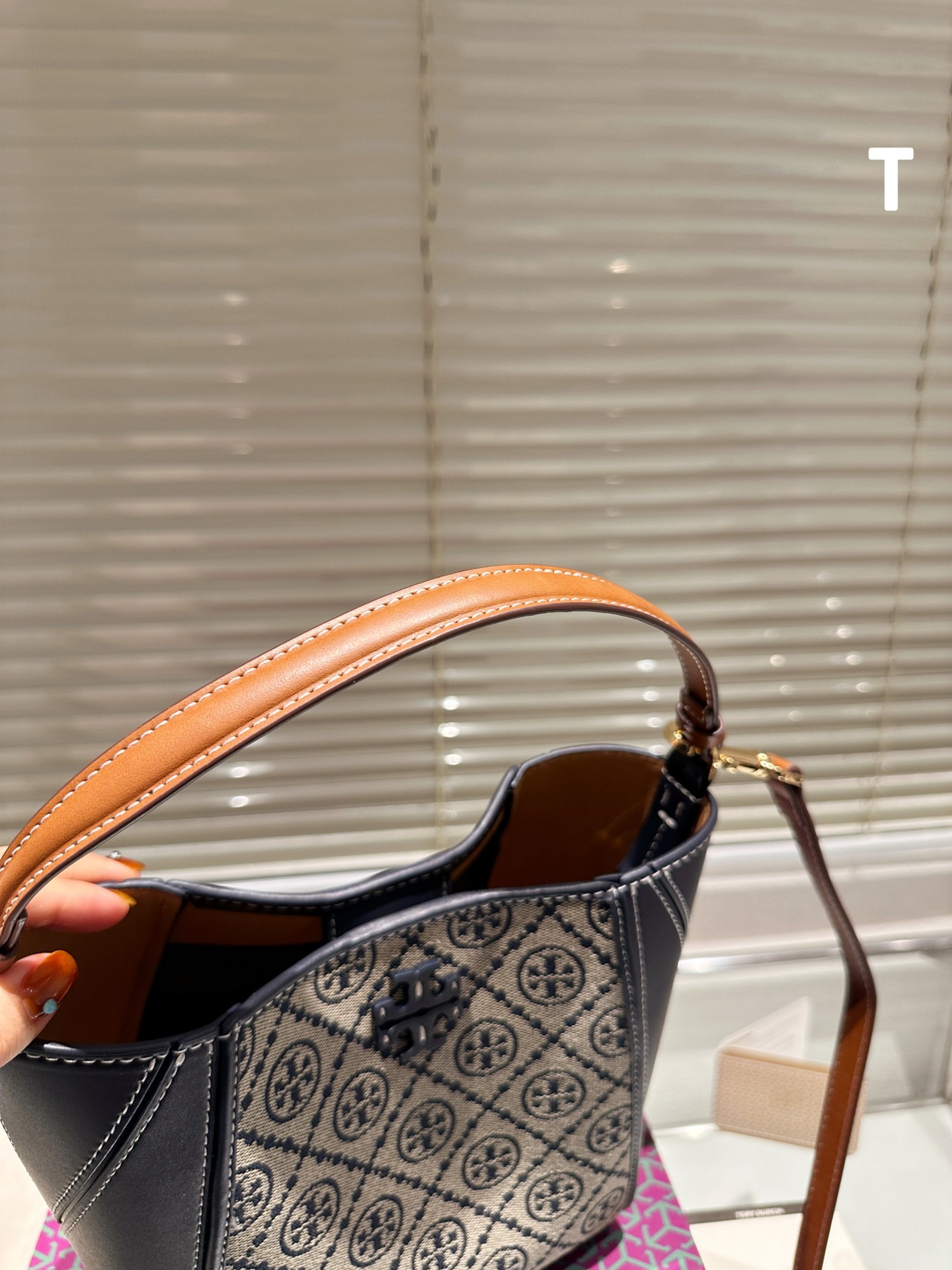 $35.99-Tory Burch-X5683 gallery