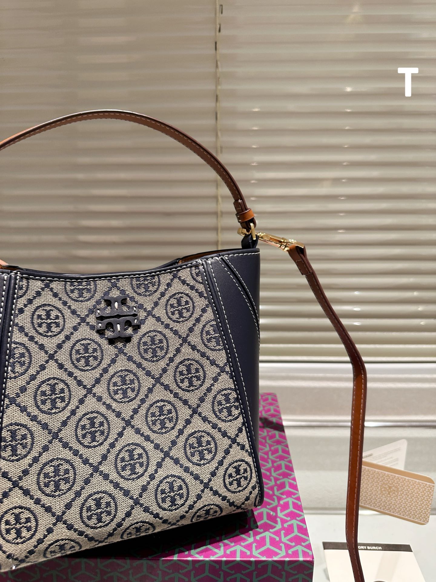 $35.99-Tory Burch-X5683 gallery