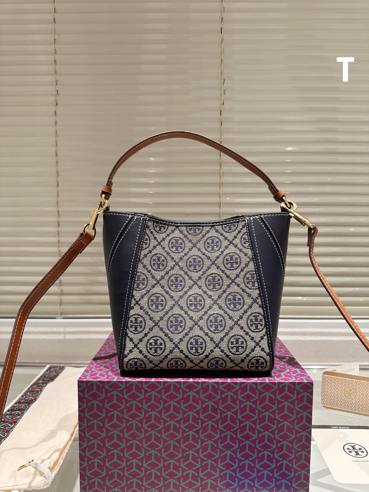 $35.99-Tory Burch-X5683 gallery