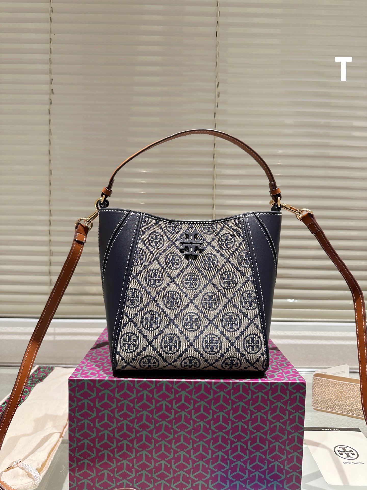 $35.99-Tory Burch-X5683 gallery