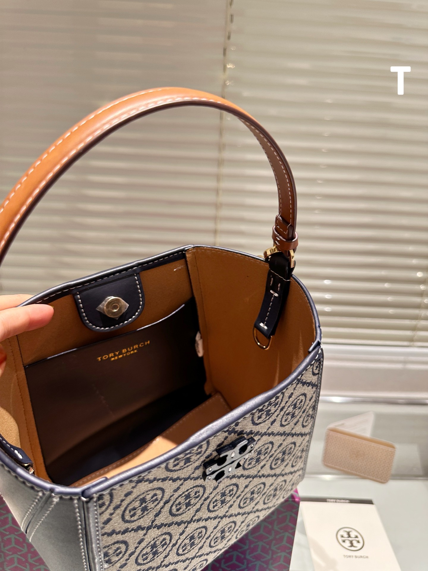 $35.99-Tory Burch-X5683 gallery
