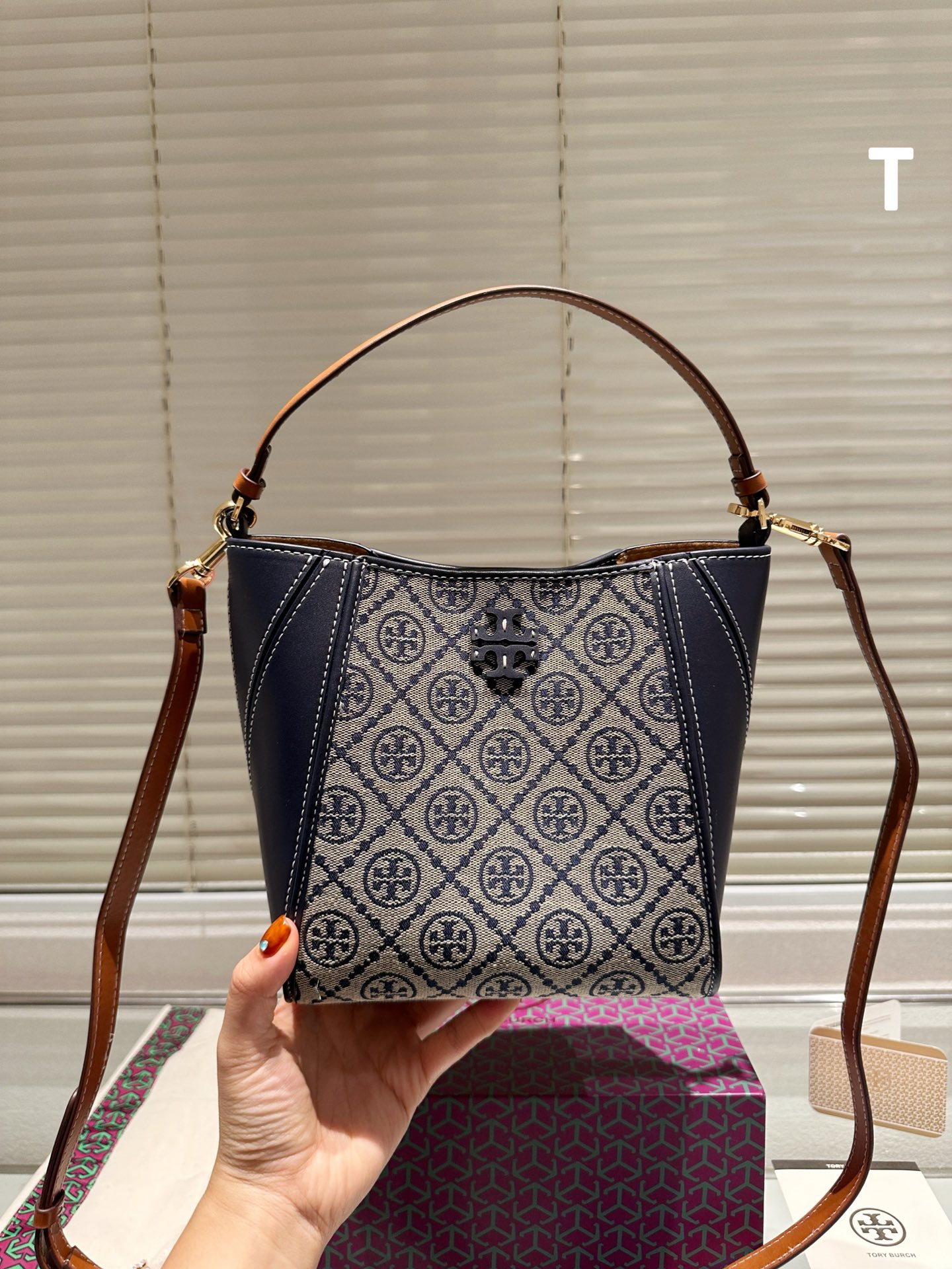 $35.99-Tory Burch-X5683 gallery