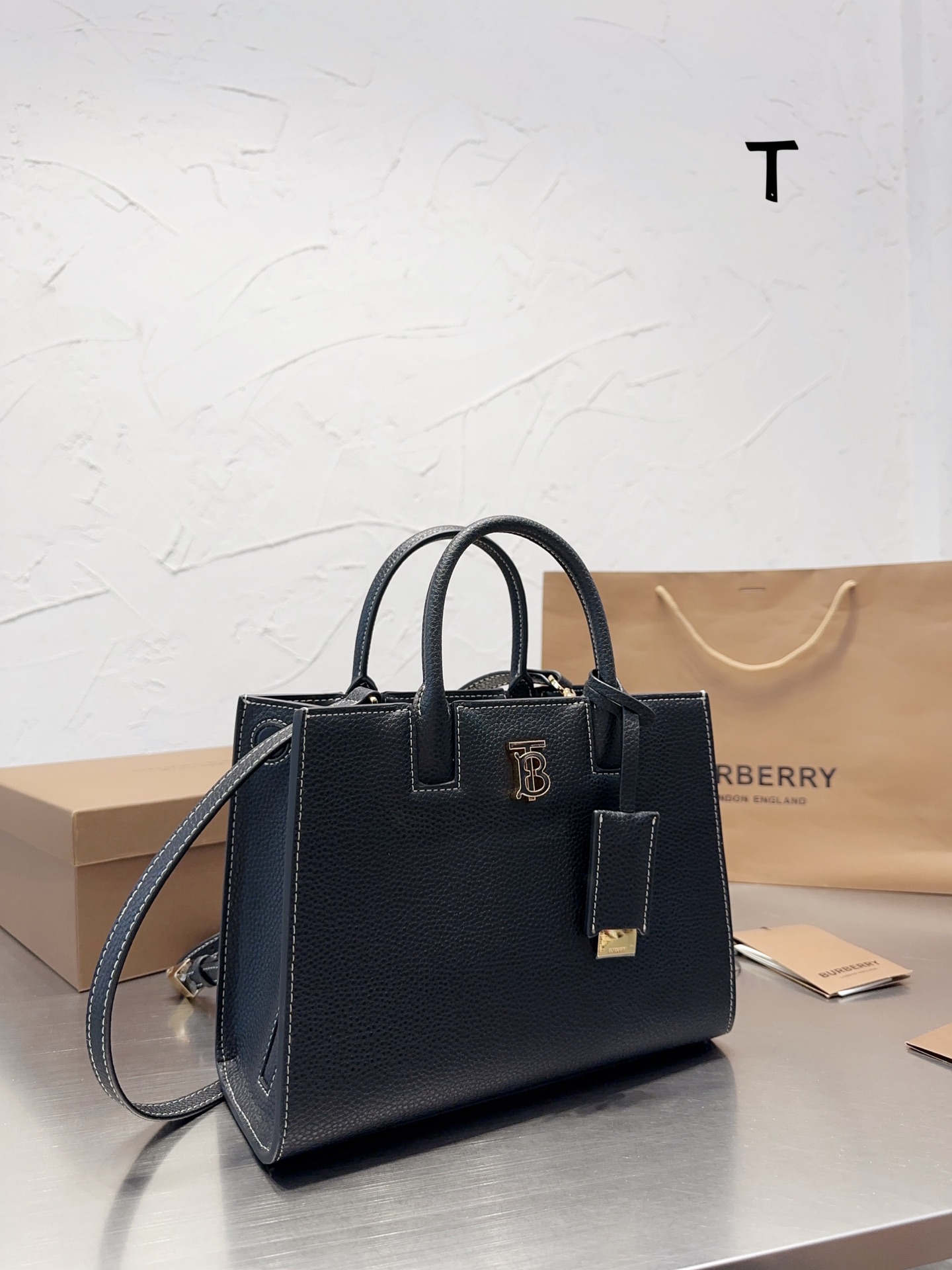 $35.99-burberry-X5677 gallery