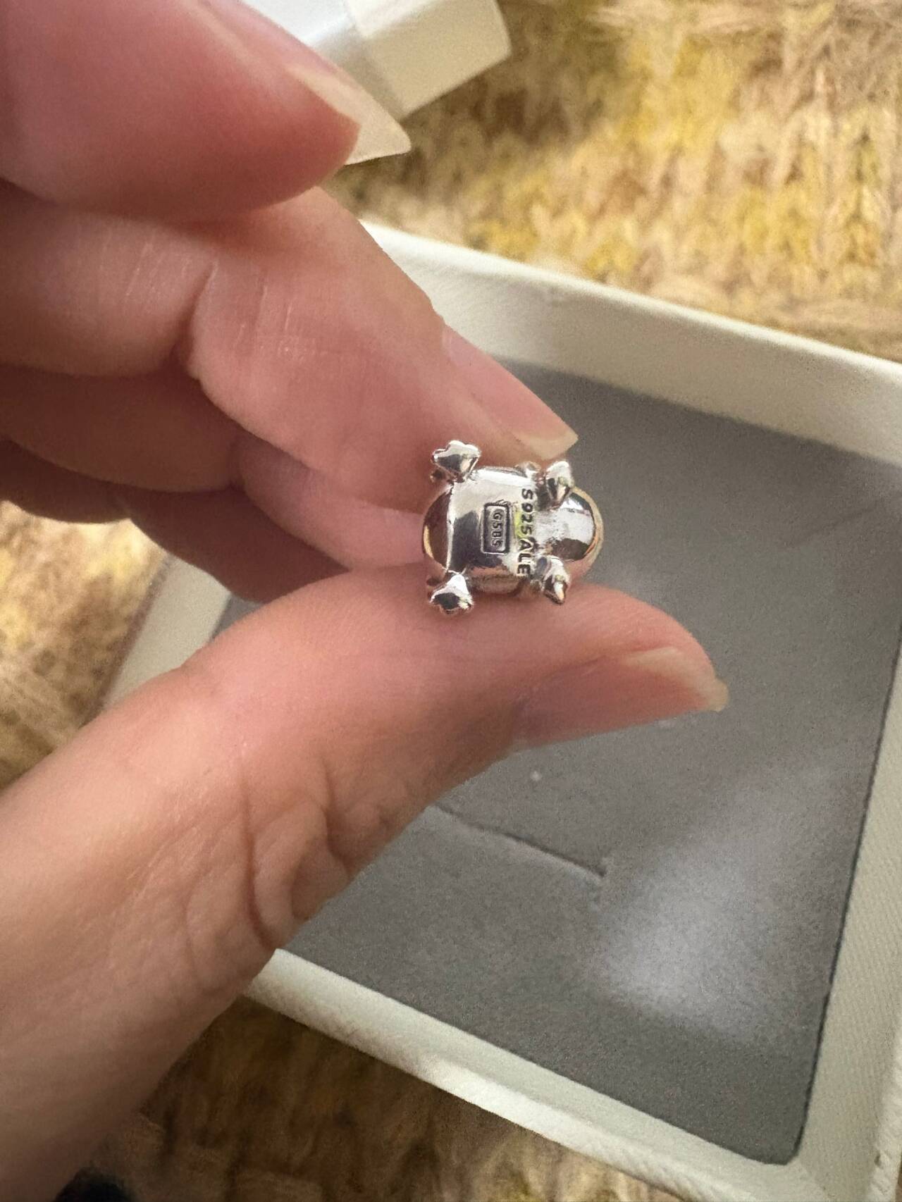 EHW charm 17.9usd gallery