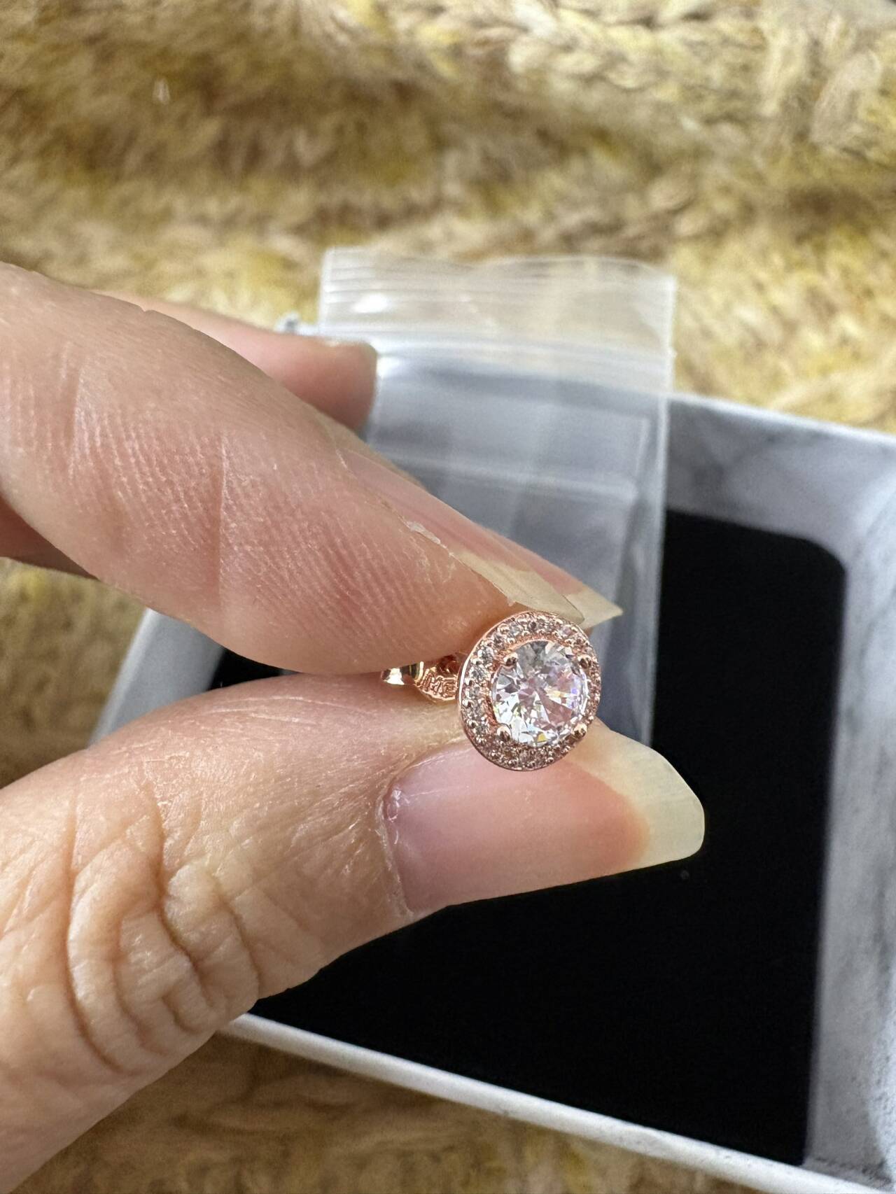 EAH  Pandora earrings   22.99usd gallery