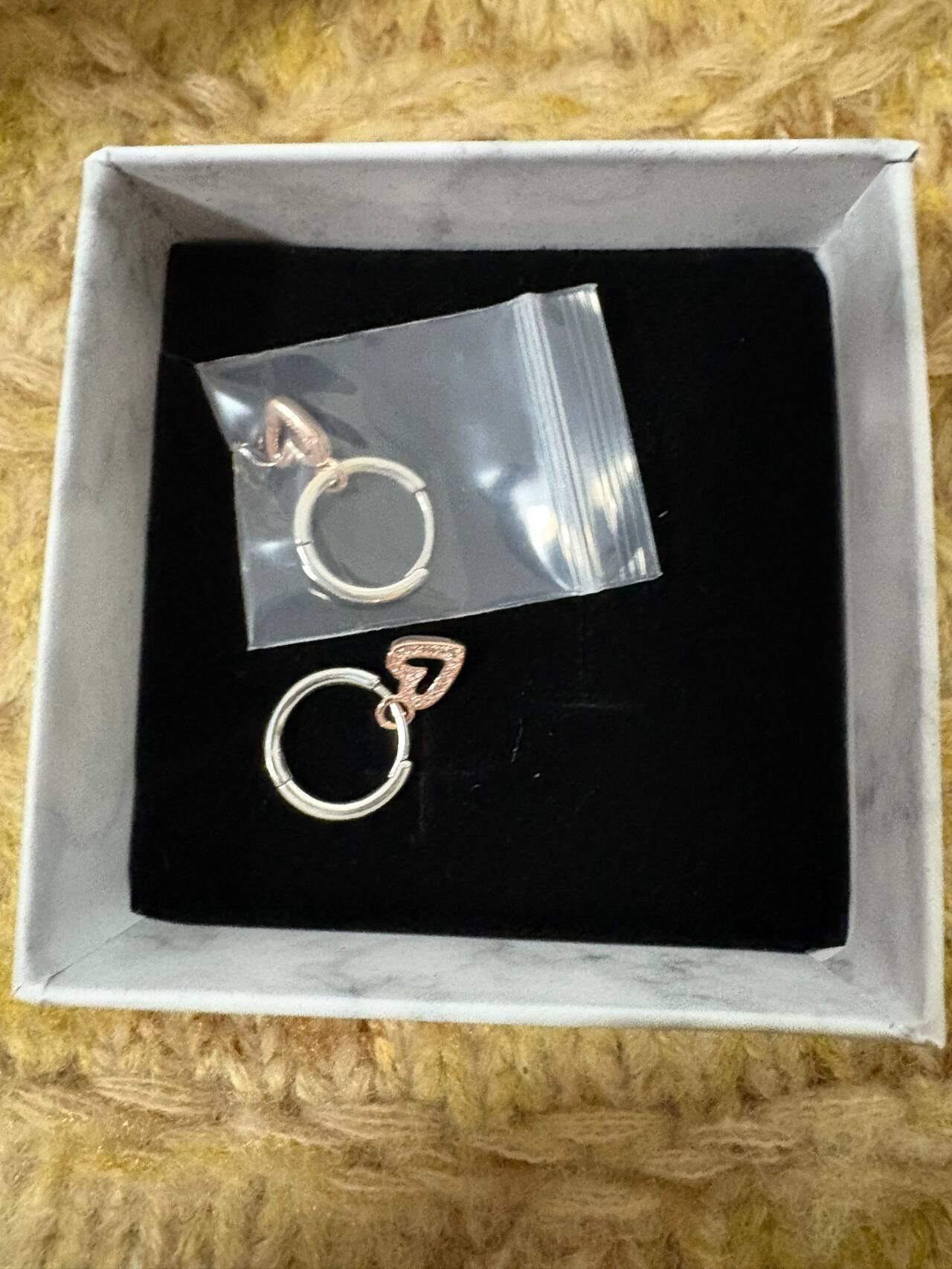 EAN Pandora earrings 24.99usd gallery