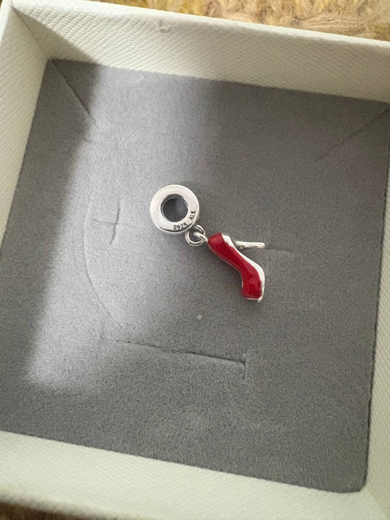 EKN  Pandora charms  19.99usd gallery