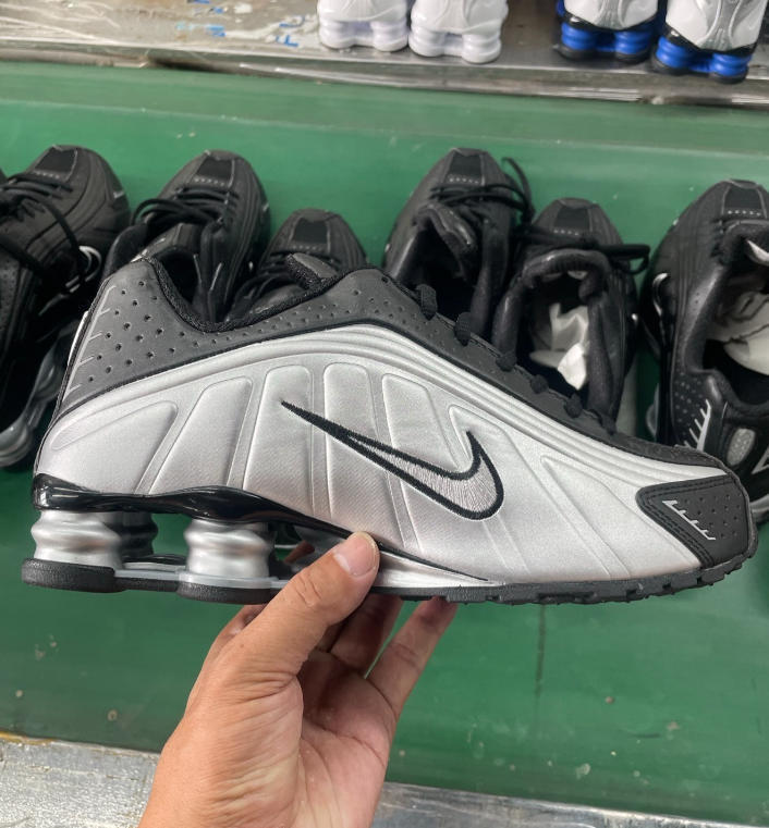 LCK Nike Shox R4 59.99usd gallery