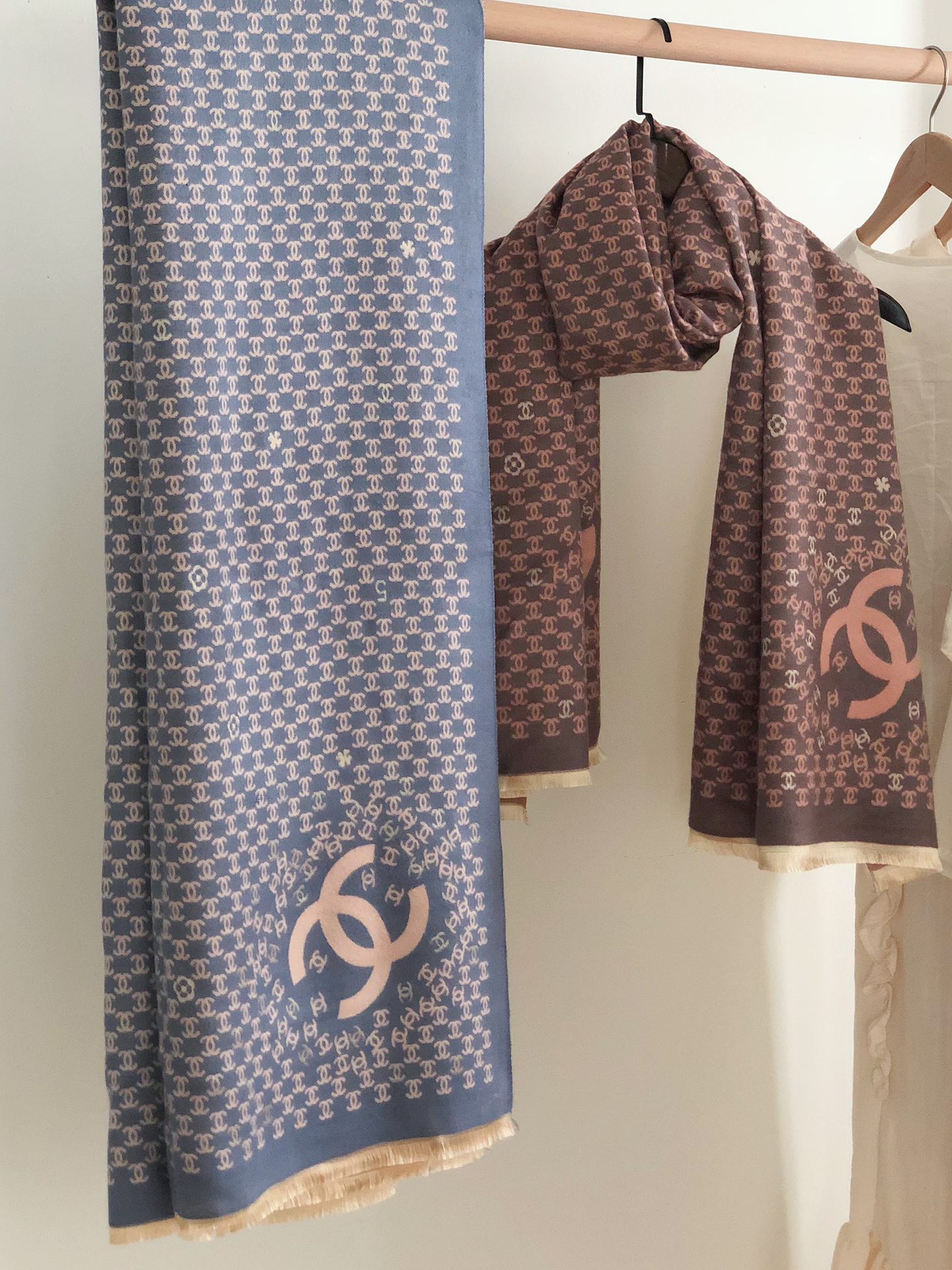 27.7$-Chanel    9890-T gallery