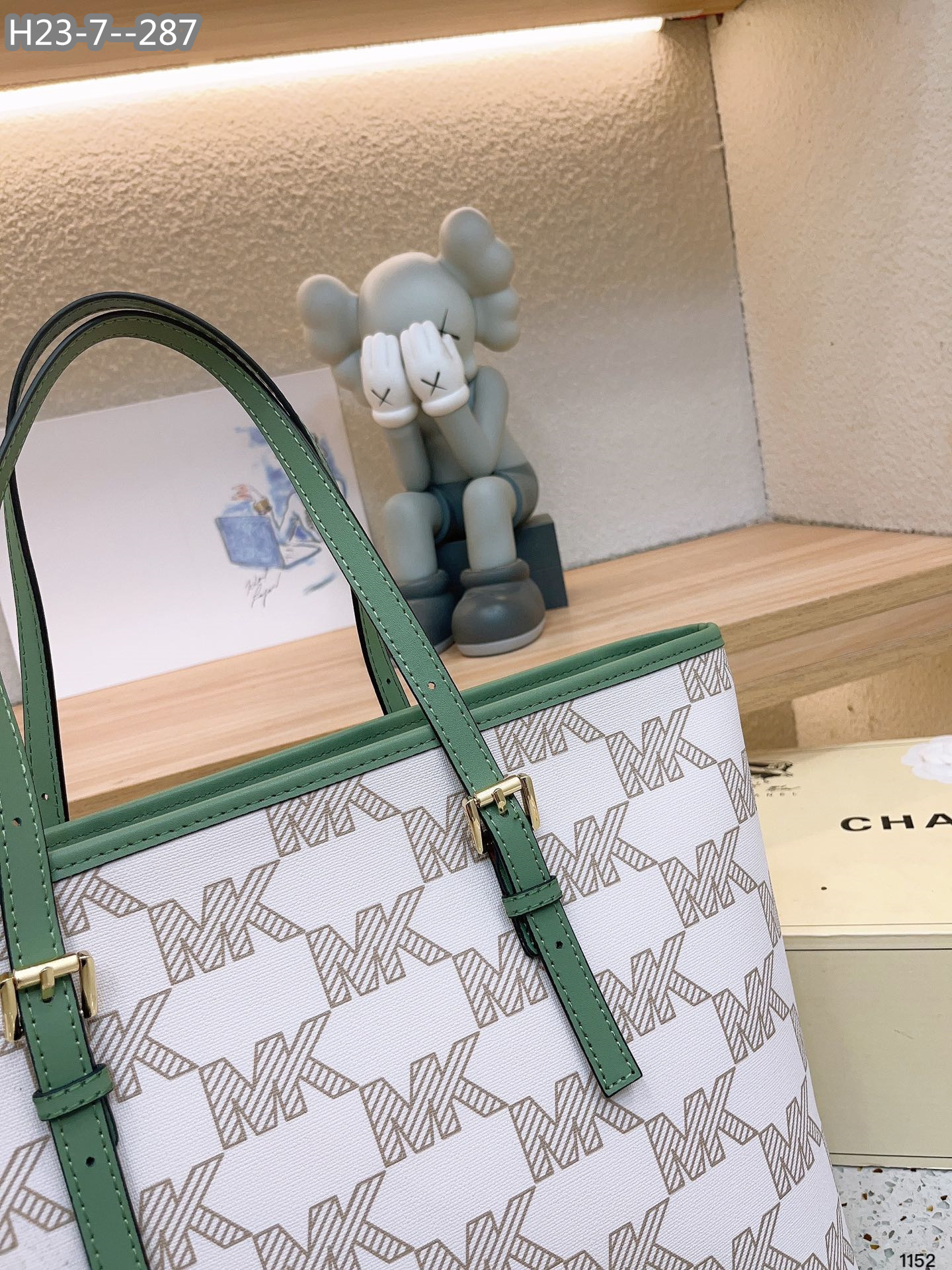 LG1586   68$ gallery