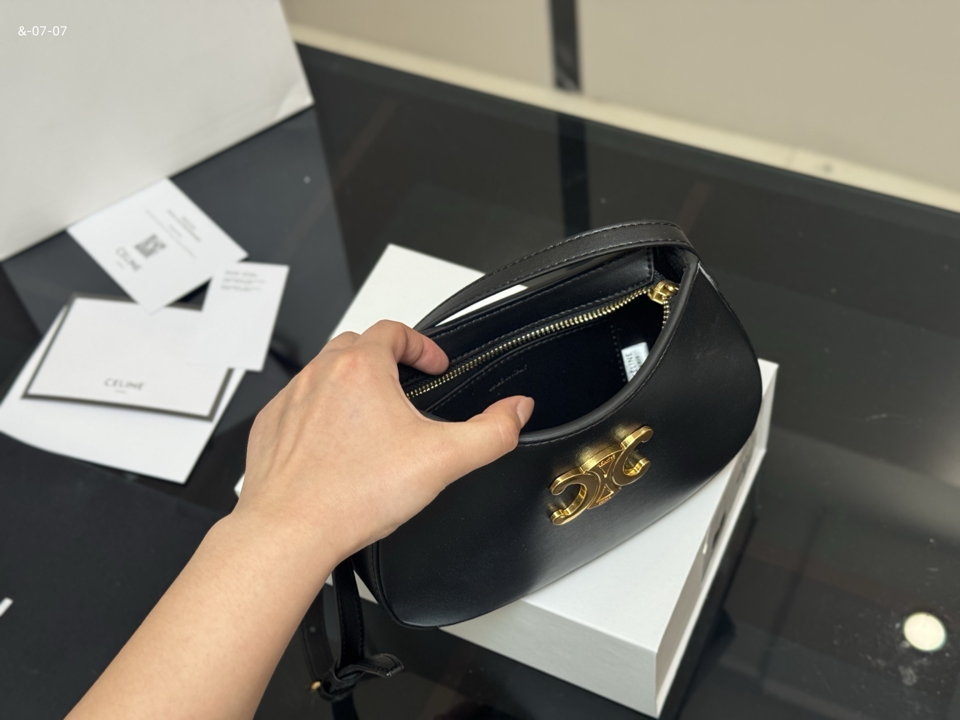 LG1608   65$ gallery