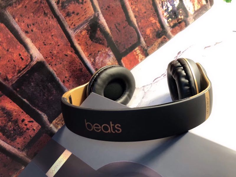 3430-  Beats studio3 32.12$  CODE 201 gallery