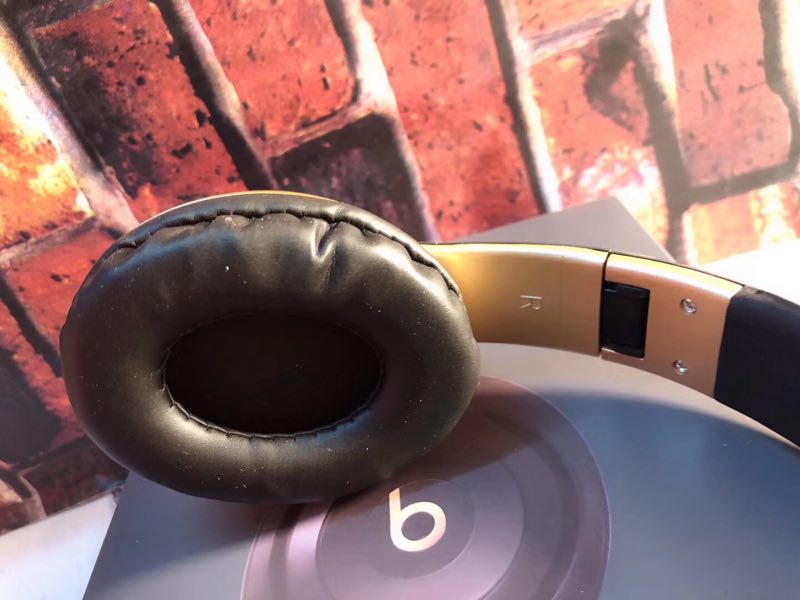 3430-  Beats studio3 32.12$  CODE 201 gallery