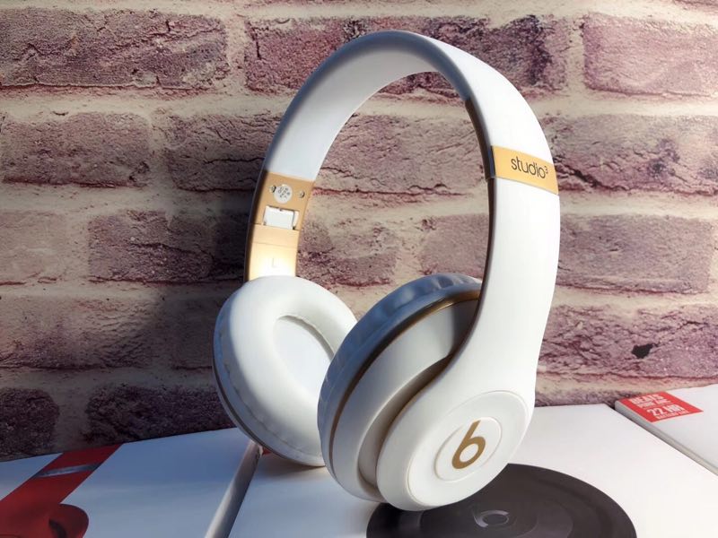 3430-  Beats studio3 32.12$  CODE 201 gallery