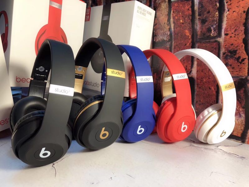 3430-  Beats studio3 32.12$  CODE 201 gallery