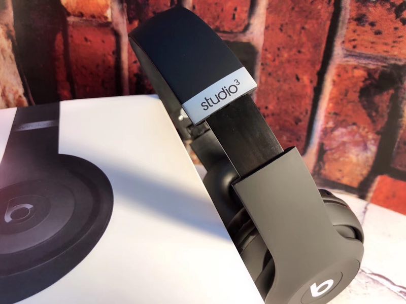 3430-  Beats studio3 32.12$  CODE 201 gallery