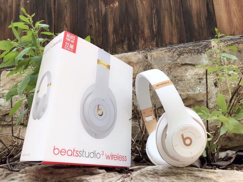 3430-  Beats studio3 32.12$  CODE 201 gallery