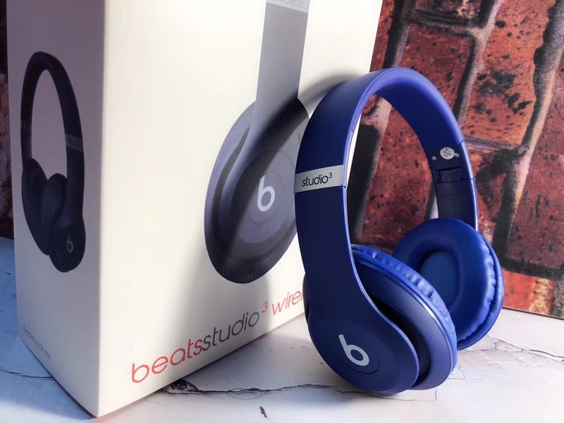 3430-  Beats studio3 32.12$  CODE 201 gallery