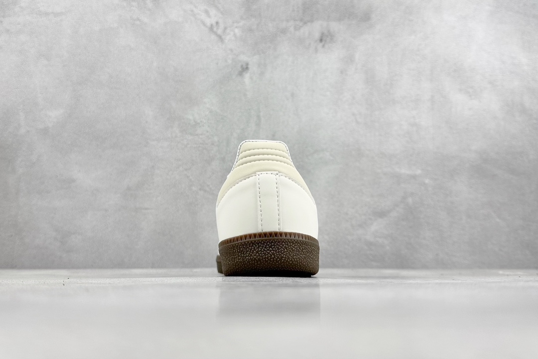 ADIDAS 45.44$    CODE 351-7599-R gallery
