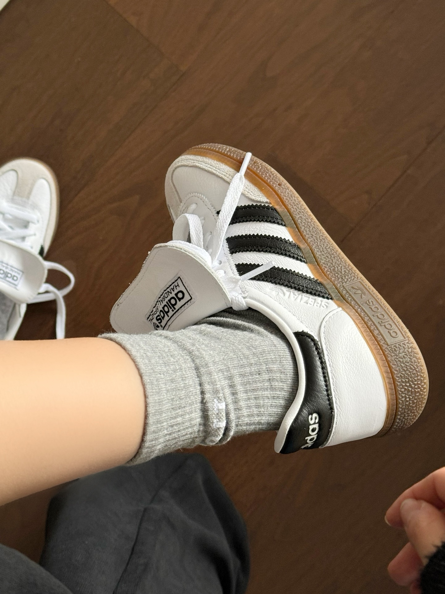ADIDAS 51.78$   CODE  351-7632-R gallery