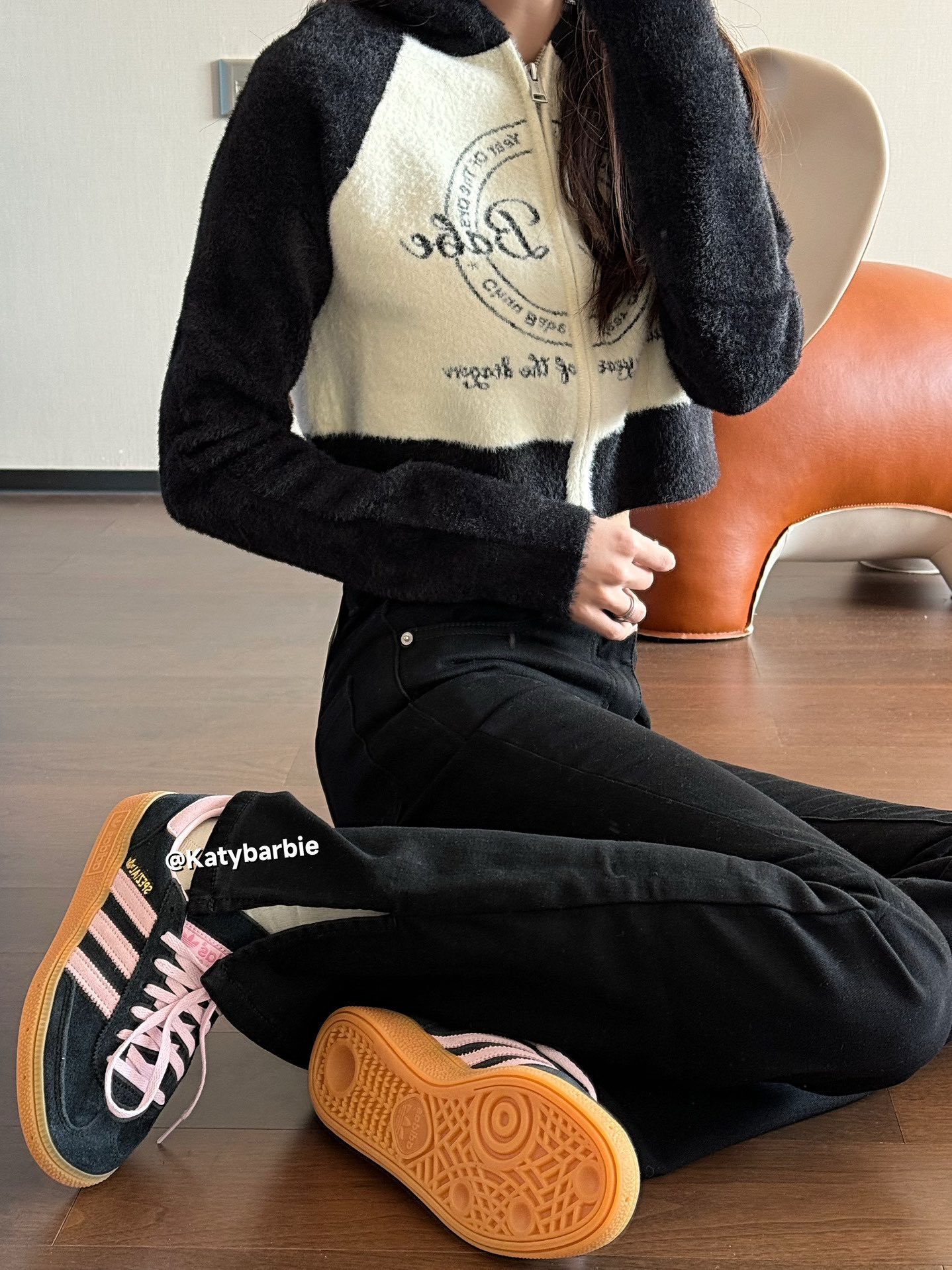 ADIDAS 51.78$   CODE  351-7632-R gallery