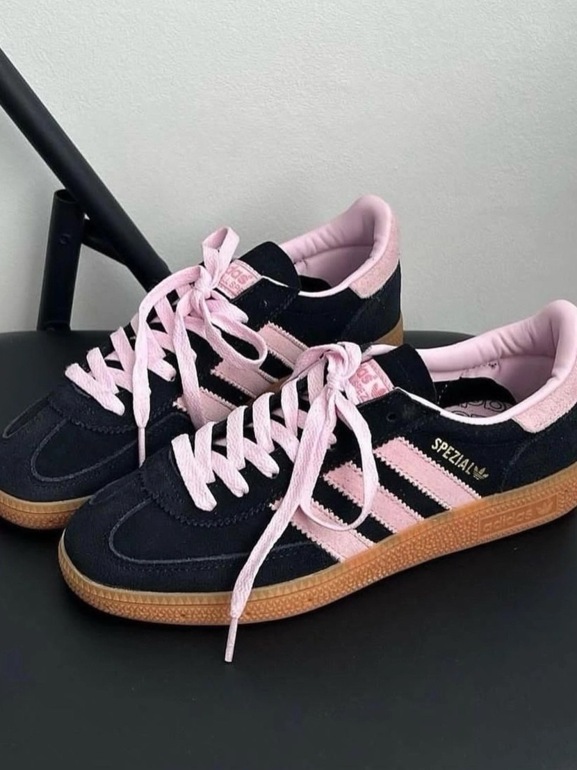 ADIDAS 51.78$   CODE  351-7632-R gallery