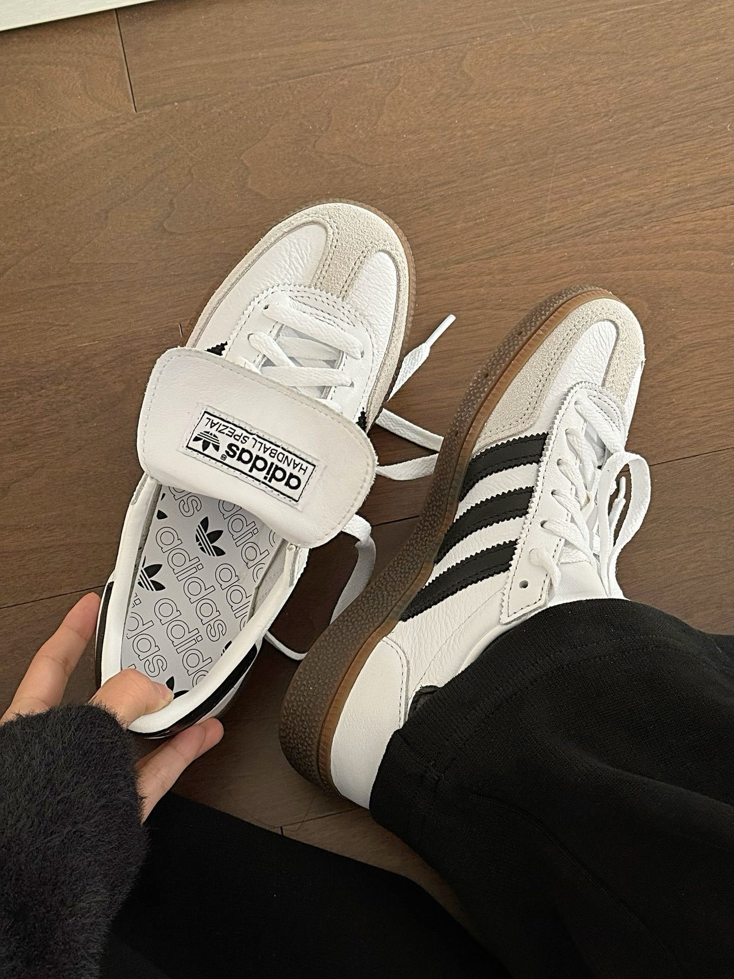ADIDAS 51.78$   CODE  351-7632-R gallery