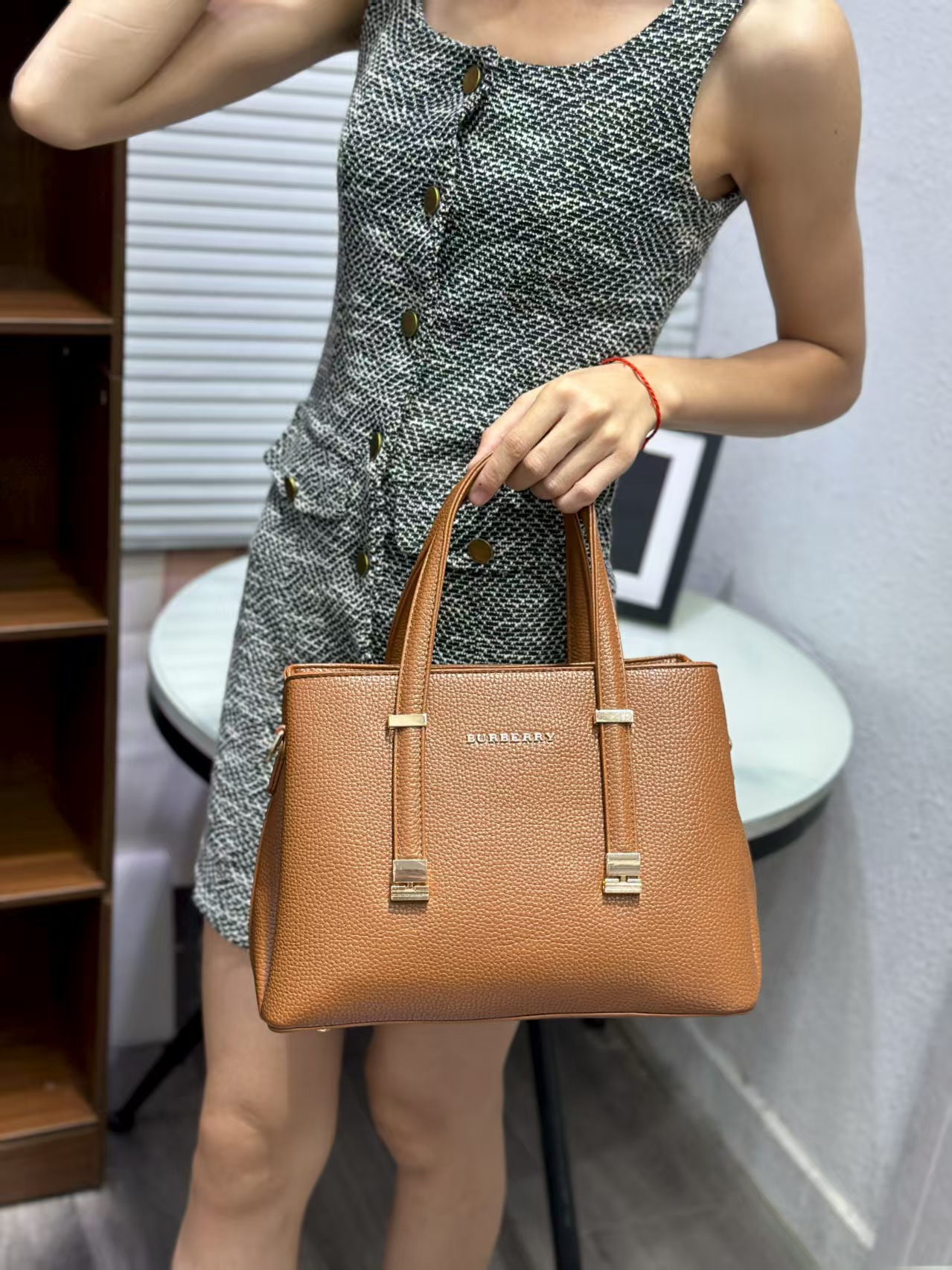 BURBERRY 41.47$   CODE 404-7578-R gallery