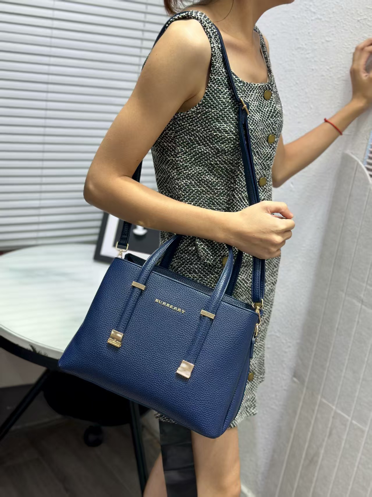 BURBERRY 41.47$   CODE 404-7578-R gallery