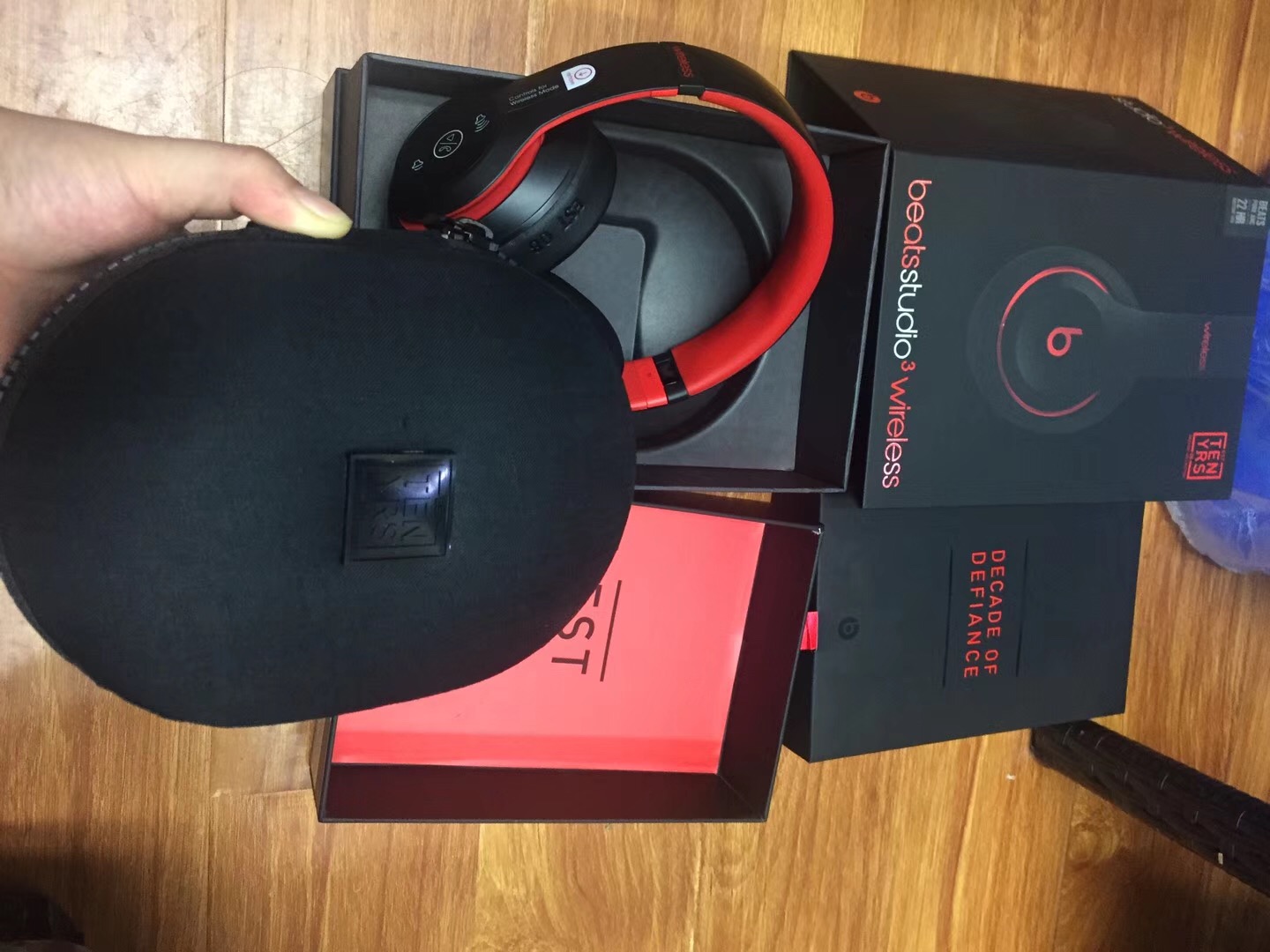 Beats Studio 3.0 Wireless 10th Limited Edition 99.99$ code 429-7585-RD gallery