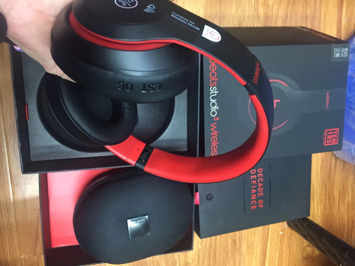 Beats Studio 3.0 Wireless 10th Limited Edition 99.99$ code 429-7585-RD gallery