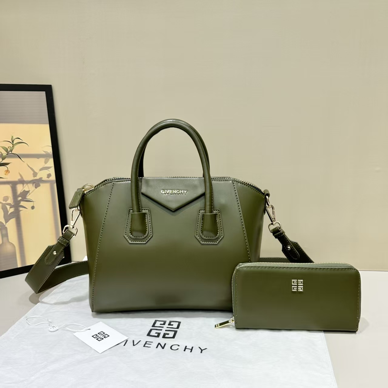 GIVENCHY 44.64$    CODE 404-7577-R gallery