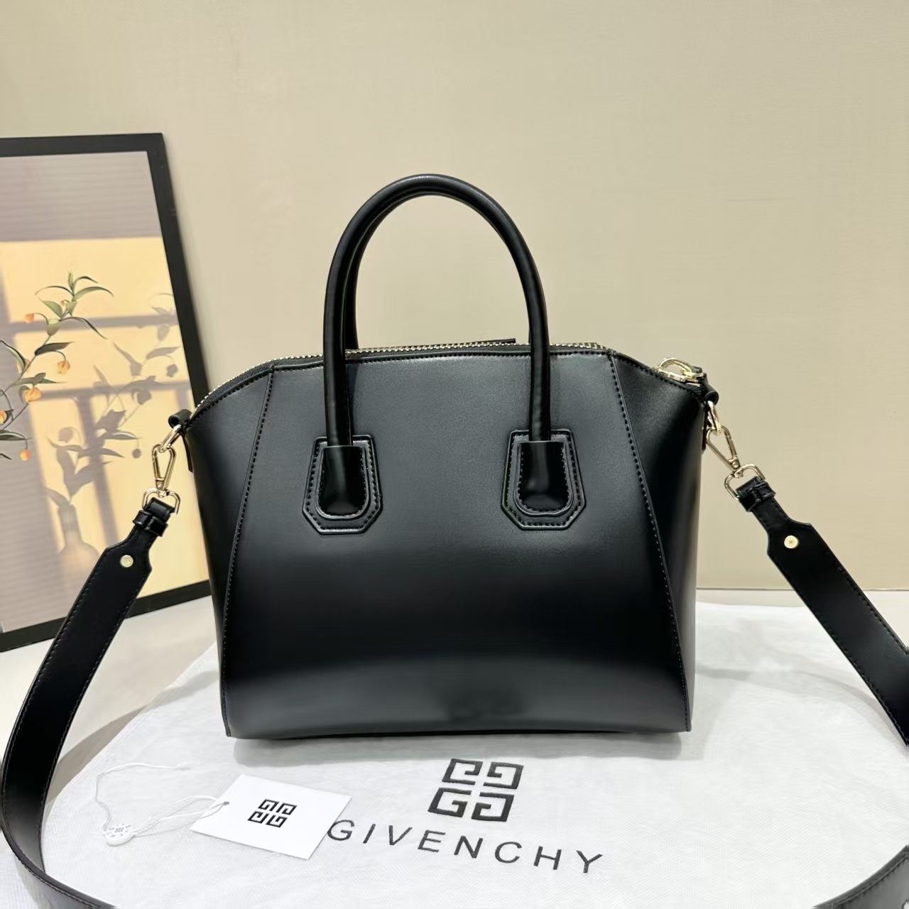 GIVENCHY 44.64$    CODE 404-7577-R gallery